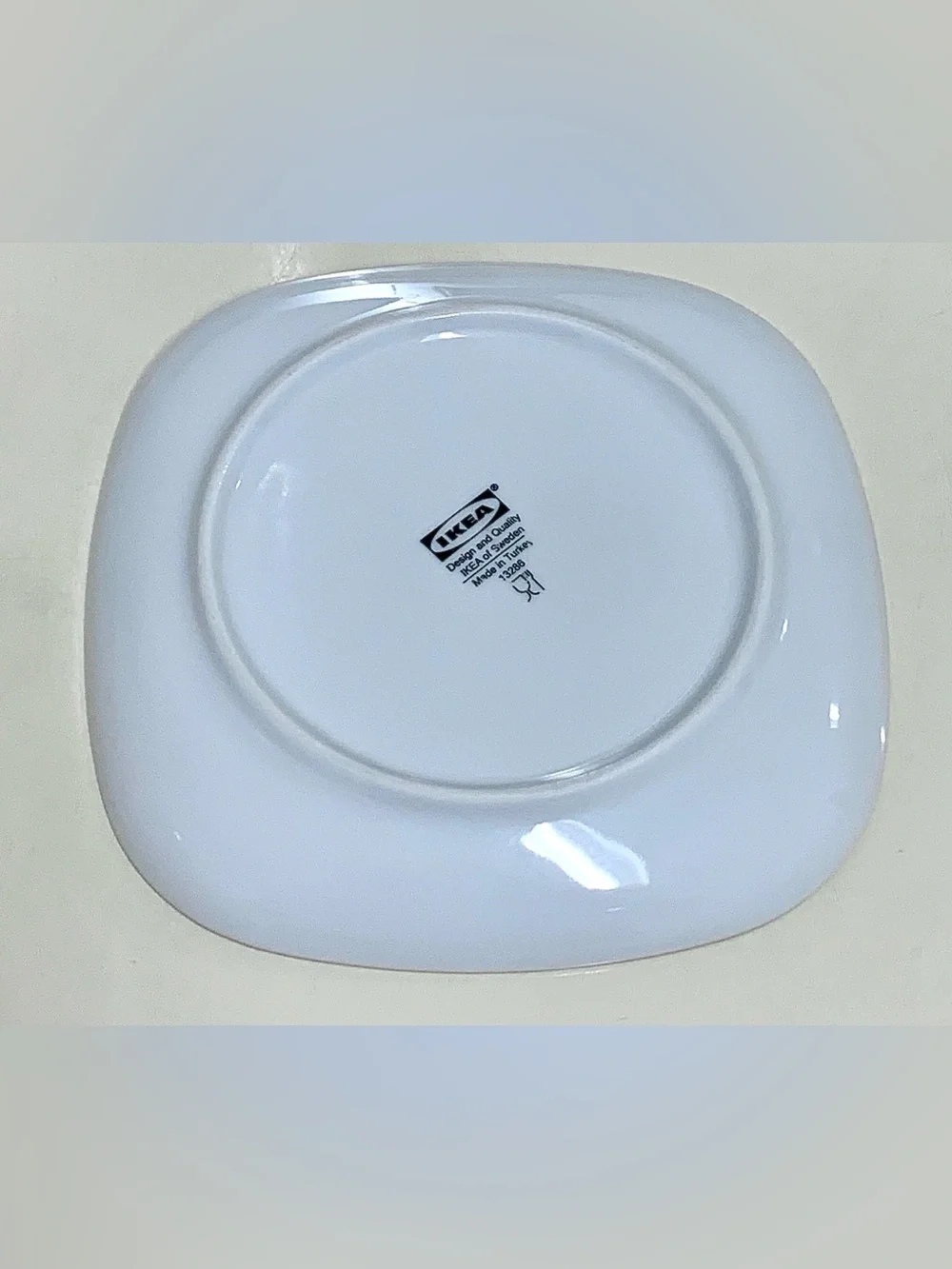 White IKEA VARDERA 13286 Soft Angle Square Dinner Plate